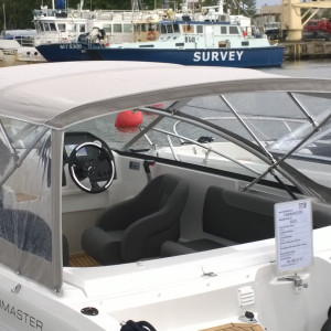 FINNMASTER 62 BR/DC -11-20 venekuomu 1-osainen / ei kaaria, Dark Smoke